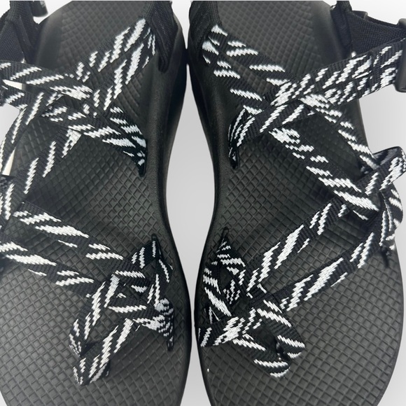 NWT Chaco ZCLOUD X2 black white sandals comfort strappy crisscross toe loop sz 9 - Picture 7 of 13